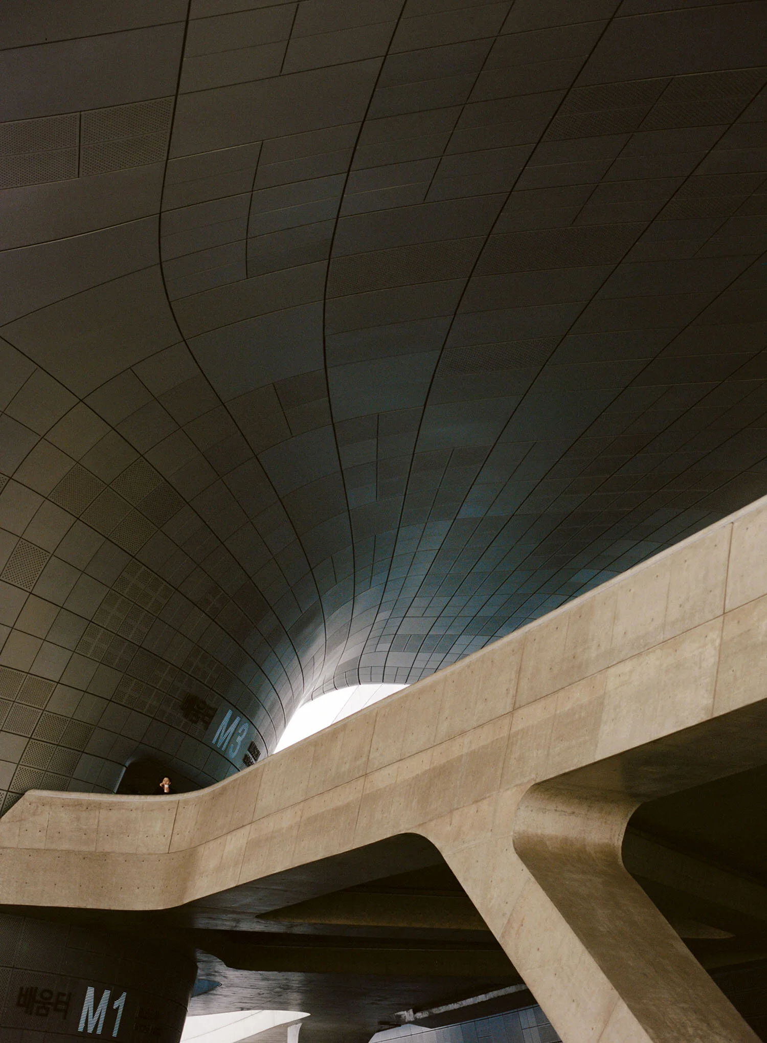 DONGDAEMUN DESIGN PLAZA (SEOUL) X ZAHA HADID