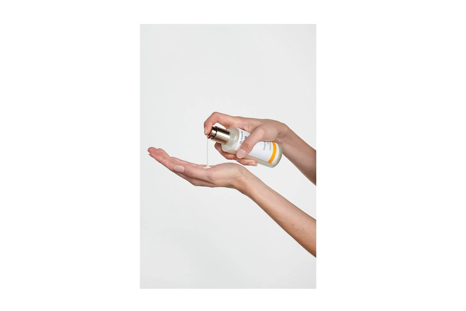 Soothing Cleansing Milk pump.jpg