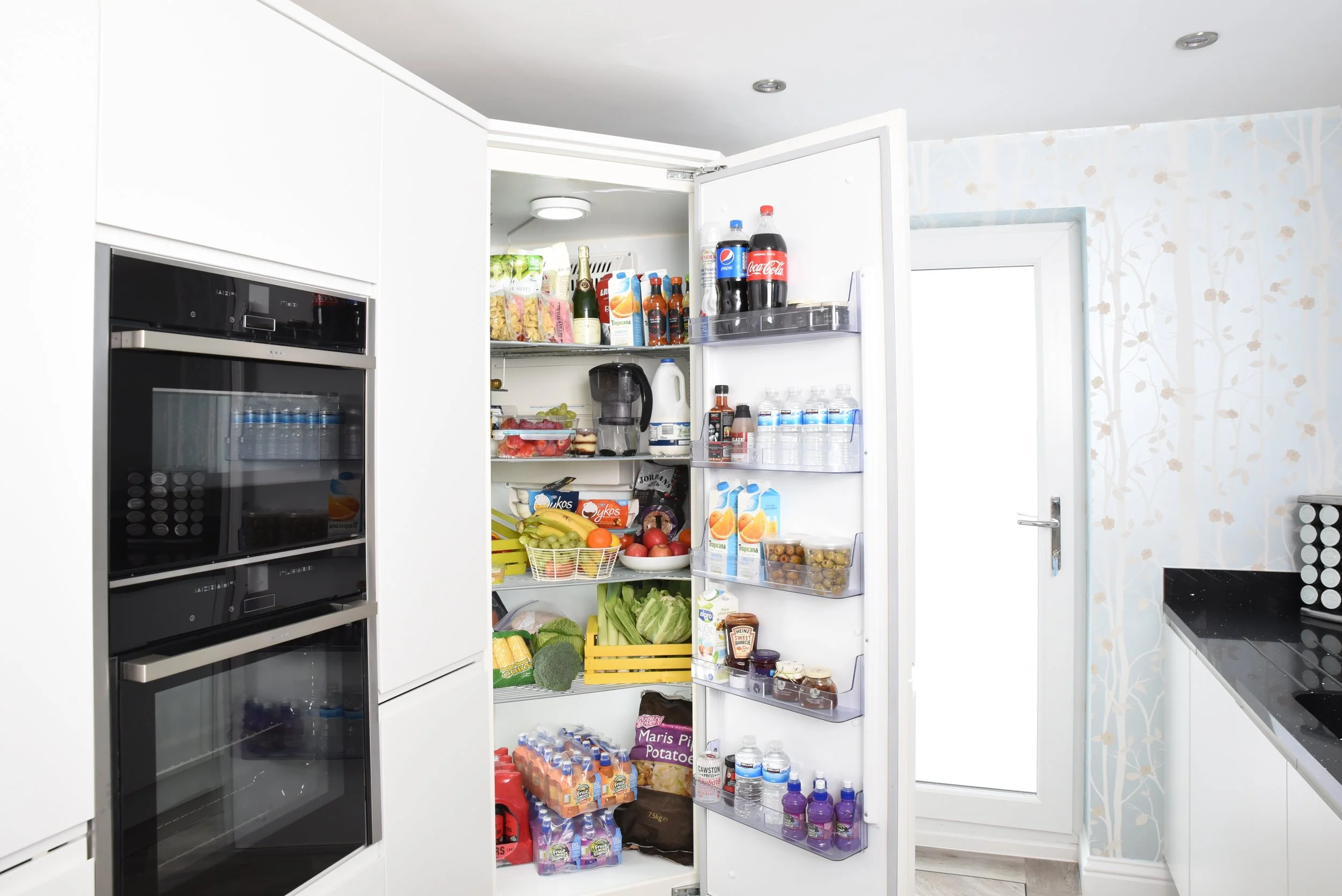 fridge-3475996.jpg