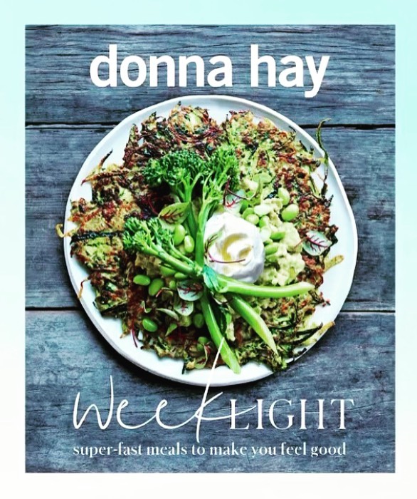 I just had the absolute pleasure of being invited to the @donna.hay Christmas drinks and I just found out that’s my plate on the cover. Thank you @donna.hay! What a way to end the year! •
•
•
#slowlived #bondibeach #stylishhomewares #donnahay #cerami