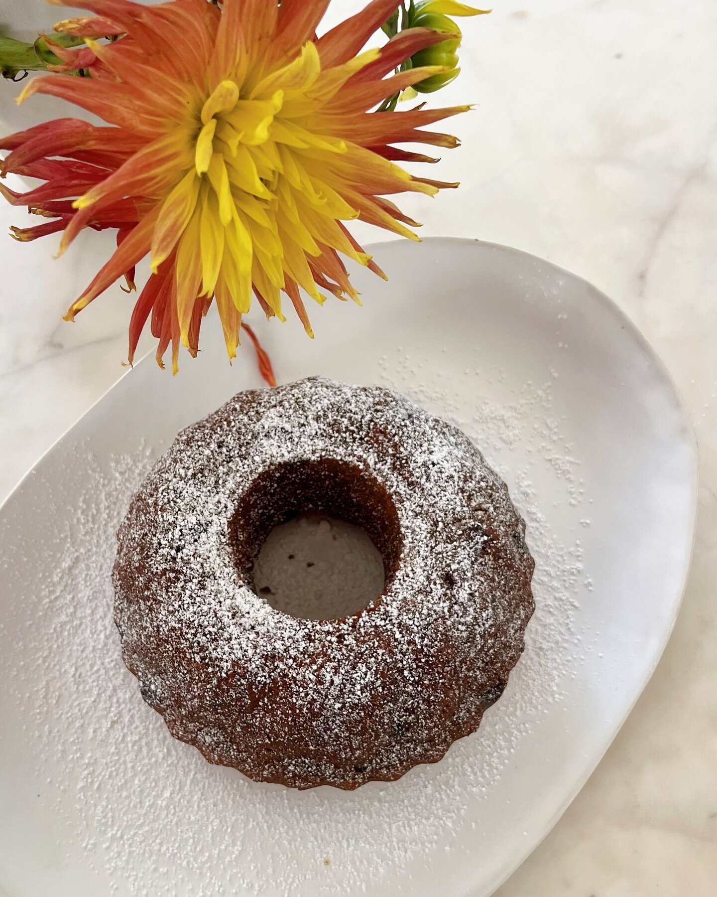 Thinking about that time I baked the Bill Granger Choc Chip Banana Bread and served it on one of my Oval Platters. 

It was delicious. 

Catherine 💛💛💛 

#ceramics #australianceramics #contemporaryceramics #bananabread @billsaustralia #contemporary