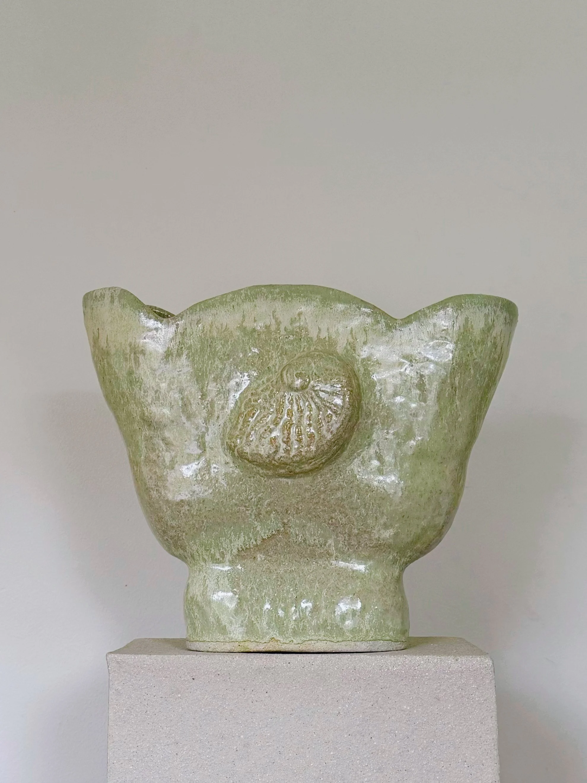 ABALONE SHELL MANTEL VASE GREEN.JPG