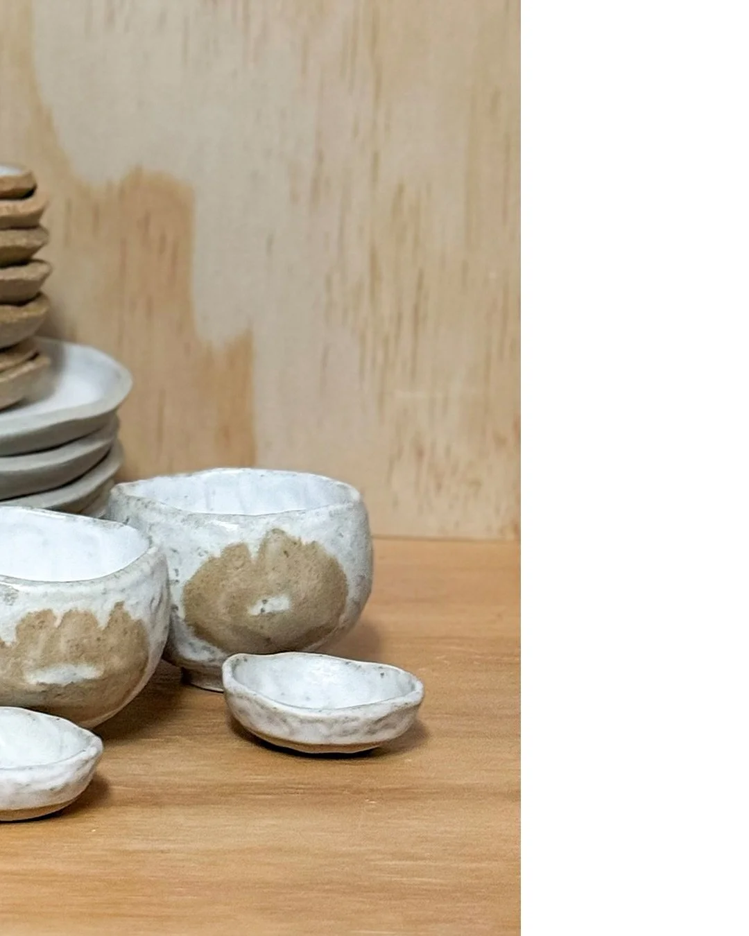 I was delighted to be asked to make a six place, 30 piece dinner set for the exhibition Pied-&agrave;-terre at Michael Reid Murrurundi. 

7 August-21 September | Michael Reid Murrurundi

Curated by Director Daniel Soma, Pied-&agrave;-terre is a rich 