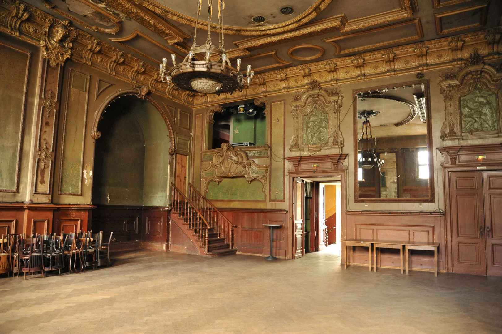 spiegelsaal-in-claerchens-ballhaus-berlin-01-9a992efd-68f5-4445-b250-c712792e7cab.jpg