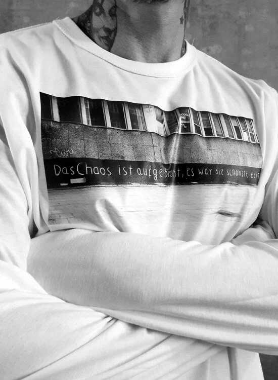 Leichtes sportliches Longsleeve aus hochwertigem Baumwolljersey. Zur Zeit nur in weiß und L erhältlich.