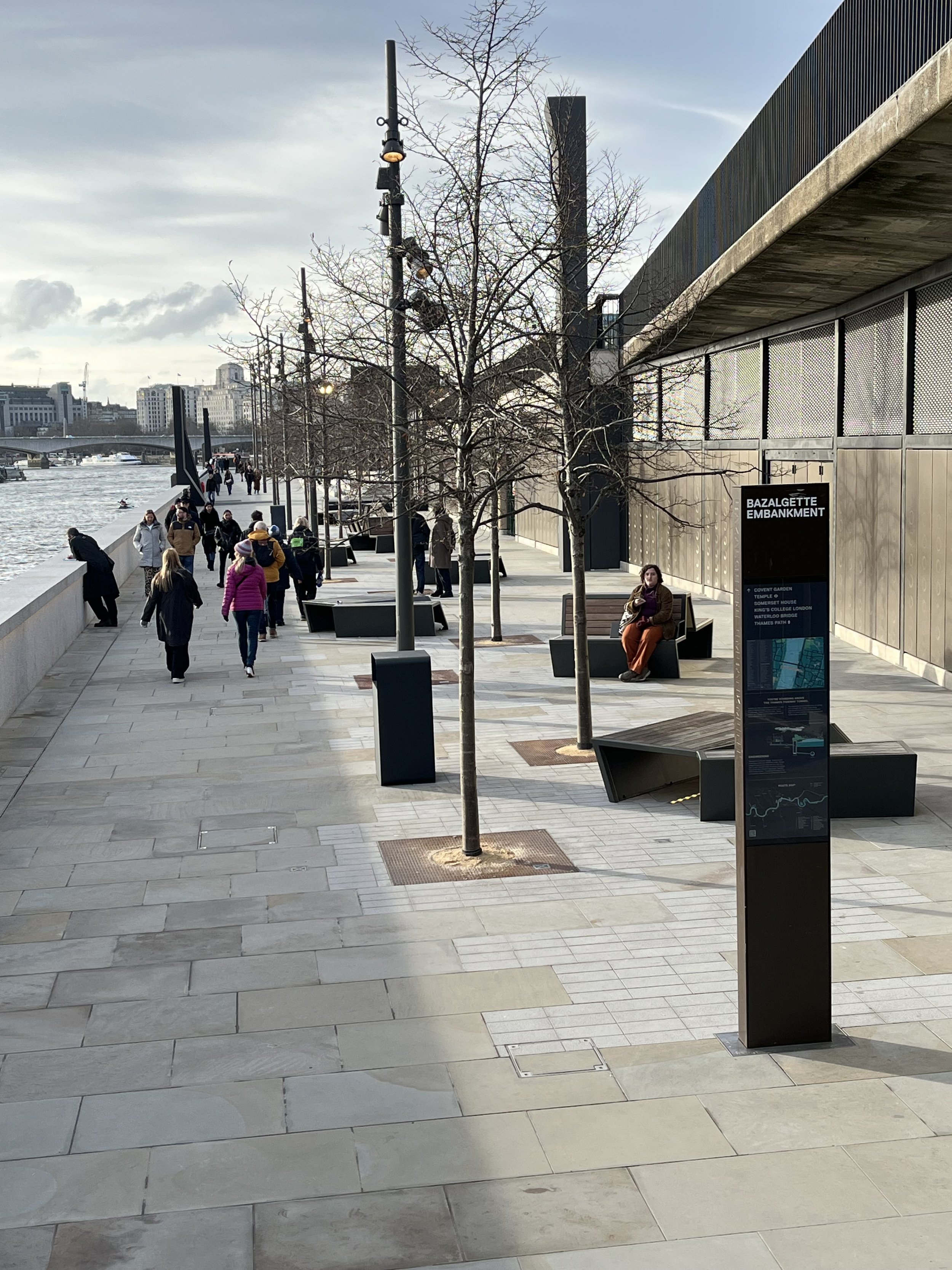 Level access along the Thames Path