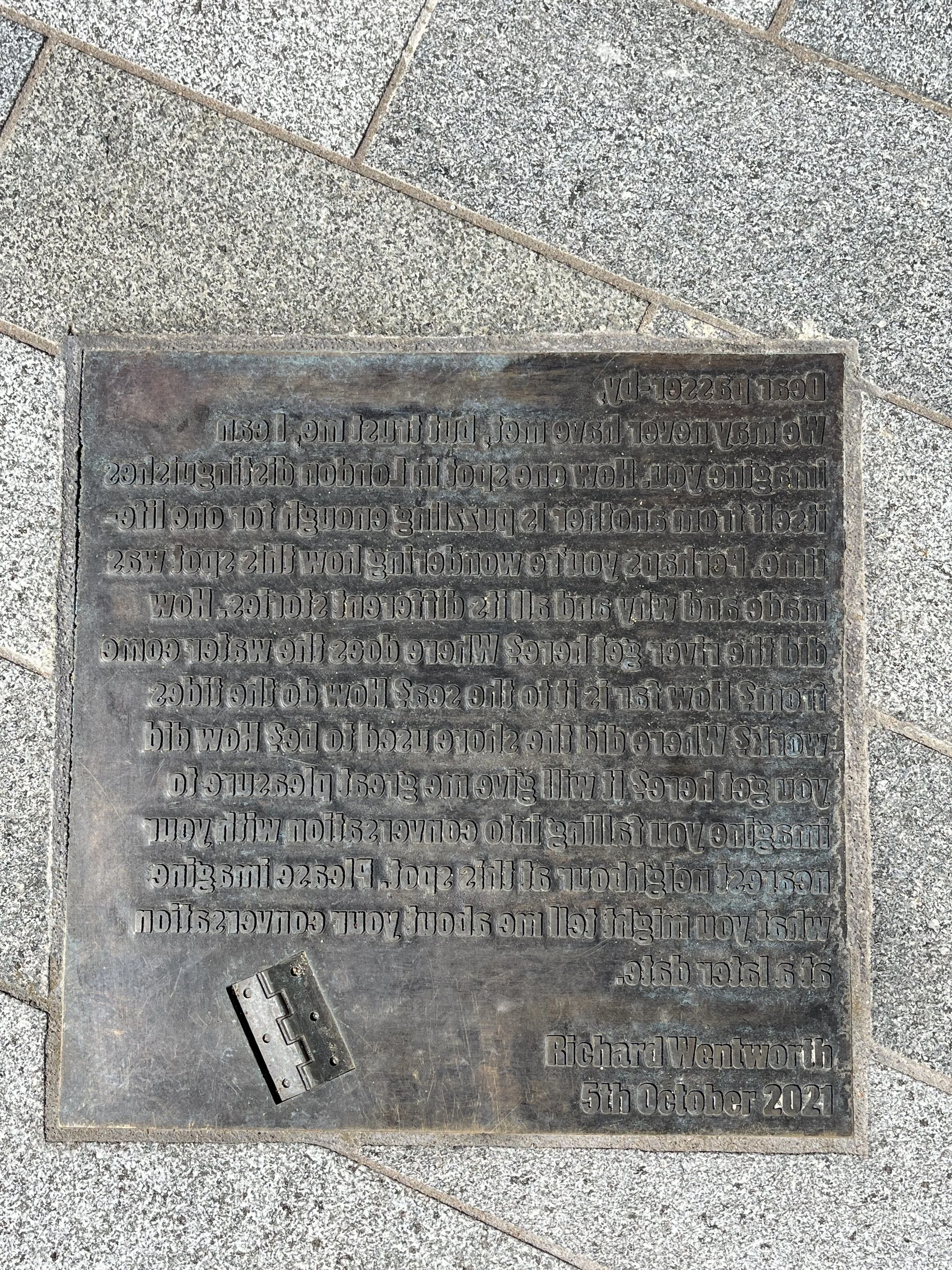 Floor based plaque