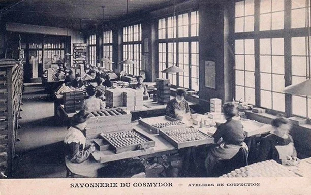 Patrimonio. Artigianato. Il lusso
Il futuro è radicato nella storia.

#heritage #heritagebrand #longhistory #marquehistorique #strongvalues #handcraft #artisanal #timelessbrand #skincare #madeinfrance #luxury #1877 #paris #🇫🇷