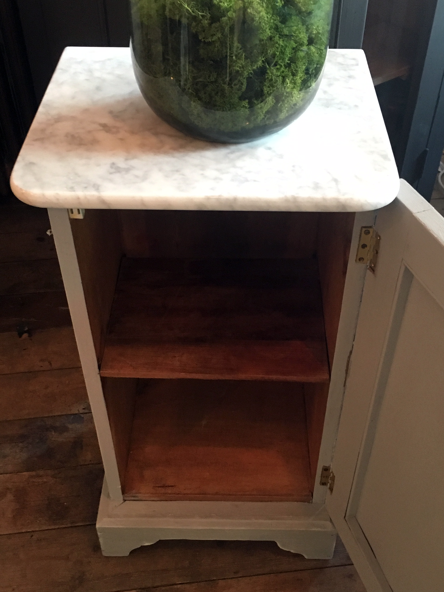 distredd-side-cupboard-inside.png