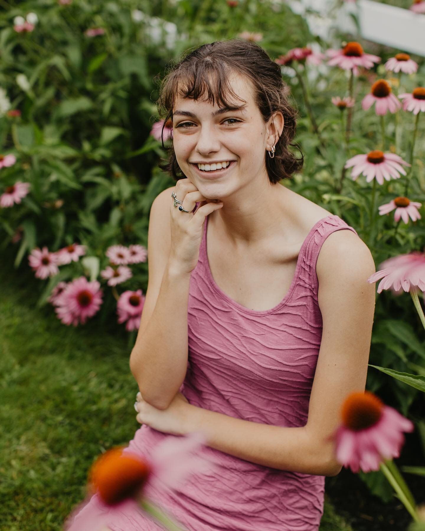 Sharing some favorites from one of my few senior portrait sessions this summer ✨ More in my story!