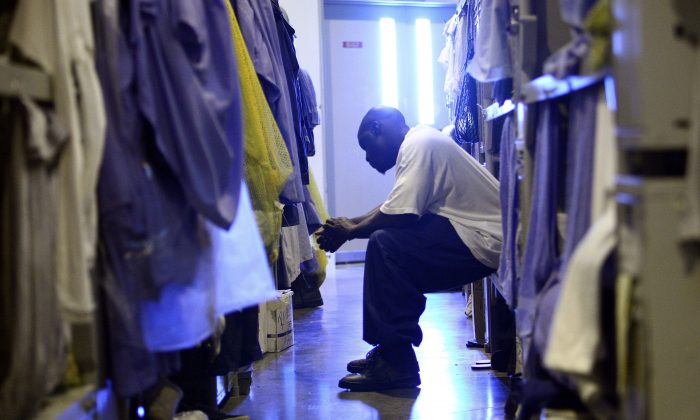 An inmate at the Mule Creek State Prison sits on his bunk bed in Ione, Calif., on Aug. 28, 2007. (Justin Sullivan/Getty Images)