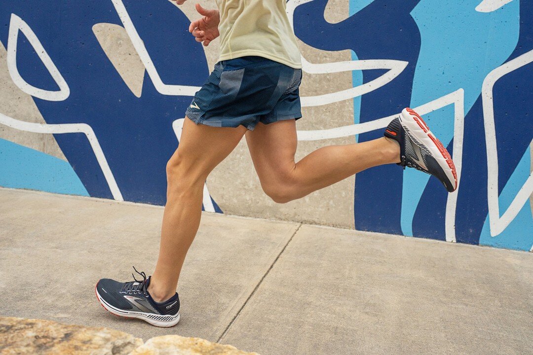 Ok, so you don't have to be a runner to love a good running shoe! 😉 Feather light weight, but supportive enough for a full days wear is what @brooksrunning does best! Try our selection today! 🪶