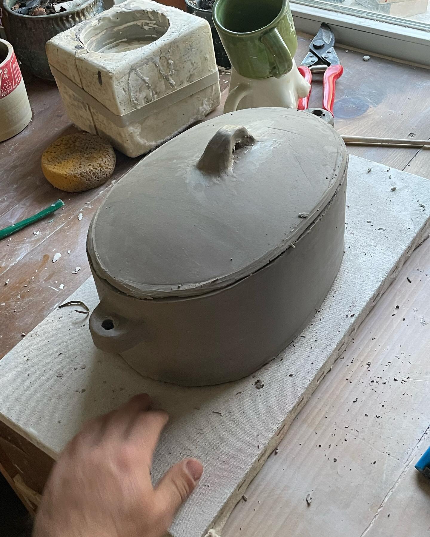 More exciting works in progress. 

#ceramic #pottery #atlantaartist #stoneware #scraffito #kiln #functionalware #handmade #mug 
#ceramic #pottery #atlantaartist #stoneware #scraffito #kiln #functionalware #handmade #mug #slipcasting