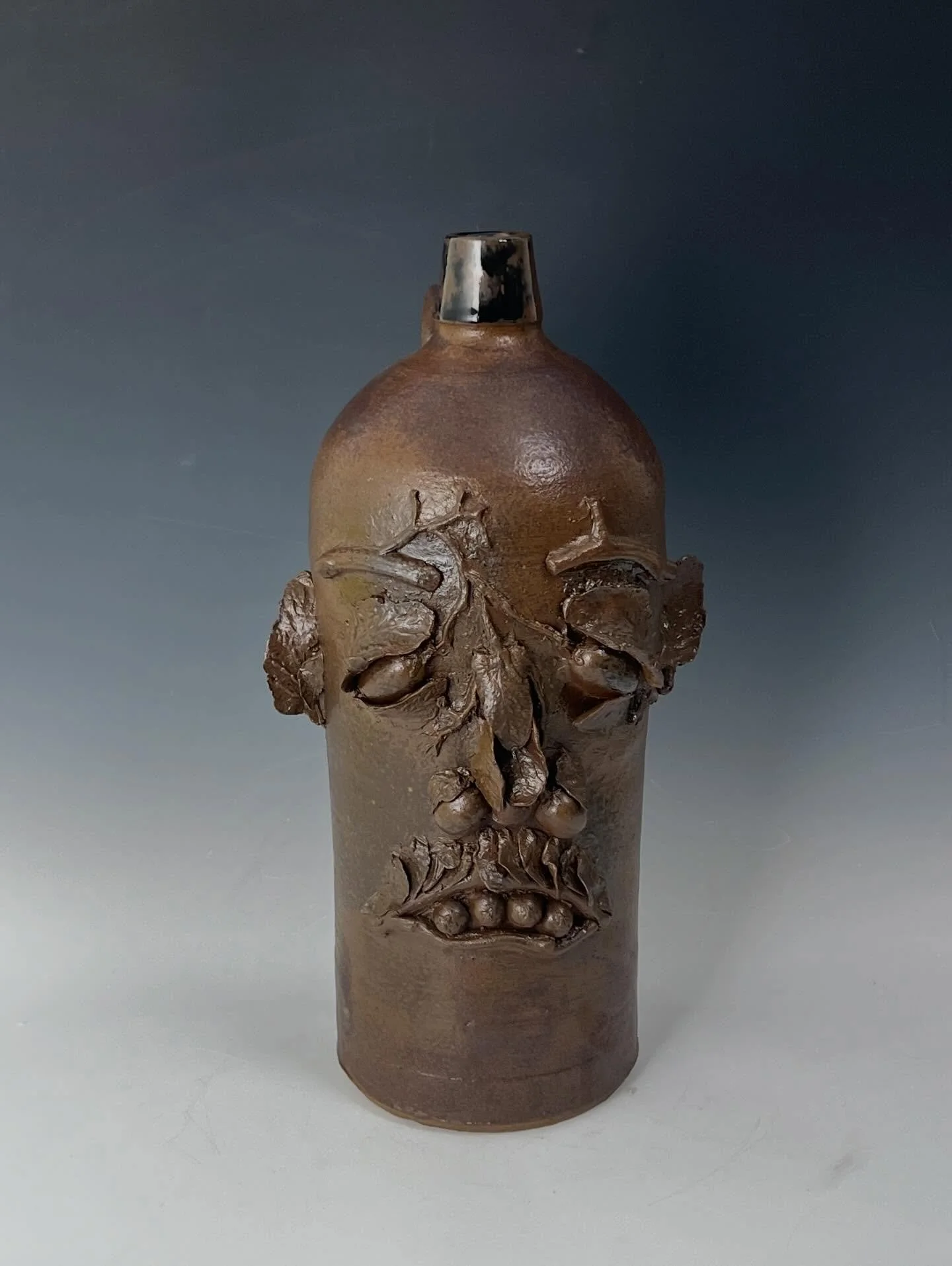 FACE JUG FACE JUG FACE JUG!
i've recently been playing around with southern American folk traditions and I tried really hard not to make a face jug, I promise, but here we are. i cast the forms of the tomato parts to construct the face from the last 