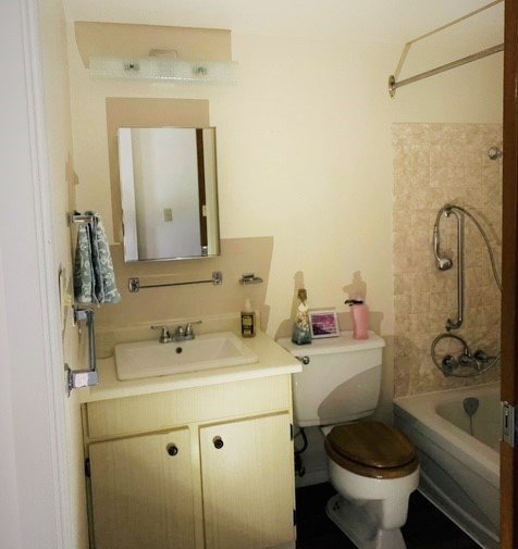 Bathroom Suite (3).jpg