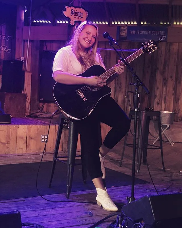 Had so much fun sharing the stage with two incredibly talented people on the TCMR show last night!!! If you missed it you can still watch it on their Facebook page!! The stories and the fun were unbeatable!! 🎶📻