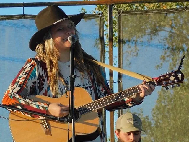 Catch me tonight at @dogwoodnashville at 7pm for a full band showcase!! Going to be playing some new stuff for y&rsquo;all! 😍 Followed by some more amazing music from @rayeartist @hannahtaylorofficial and @juliabattistinmusic 🎶