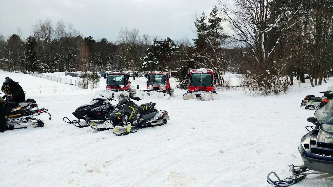snowmobiling-2.jpg