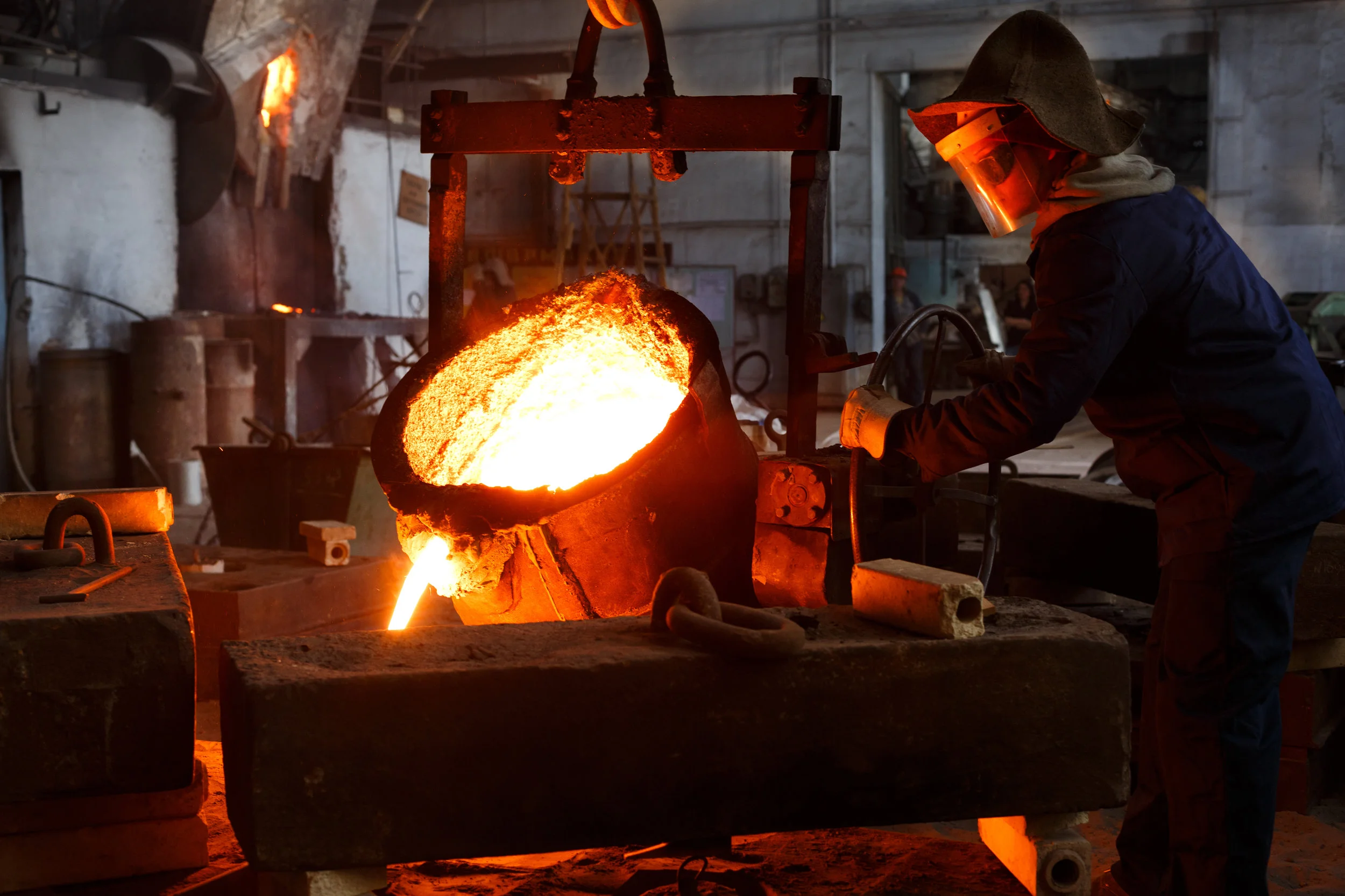 Foundry_Worker_GettyImages-852343954.jpg