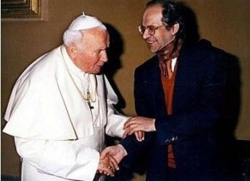 President Rugova meeting Pope John Paul II at the Vatican