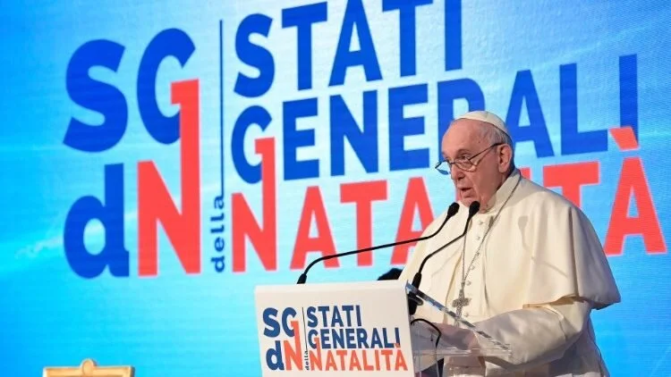 Pope Francis Tells Italians to Have Babies