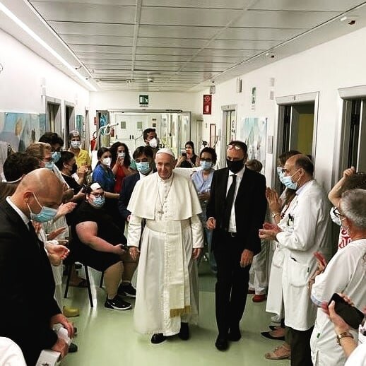 Pope Francis visiting patients today in hospital. 

#catholic #jesus #christian #faith #church #rome #hospital #pope #popefrancis #pontifex #francisco #patient #nurse #doctor