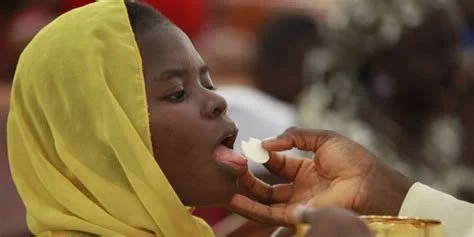 Receiving the Holy Eucharist: tongue, or hand?