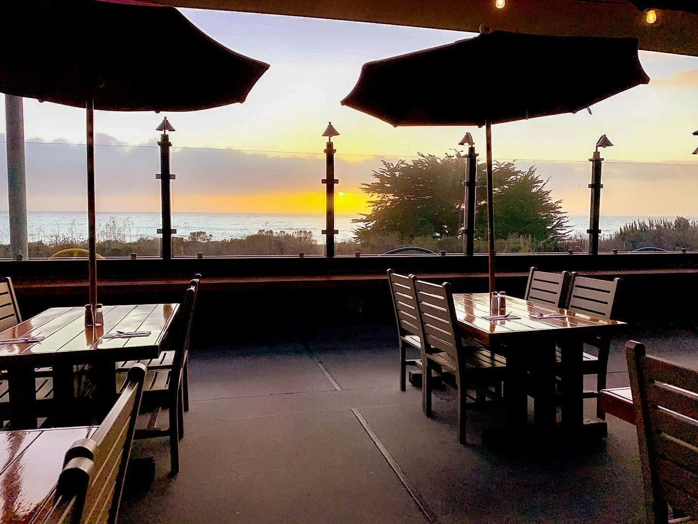 We are OPEN &amp; your table with a view is waiting! 💙✨

Join us indoors or on our cozy oceanfront patio for incredible seafood, fresh coastal air, and the magic of Moonstone Beach! 🍽️ 

From table to tide, every visit feels like a getaway 🌊