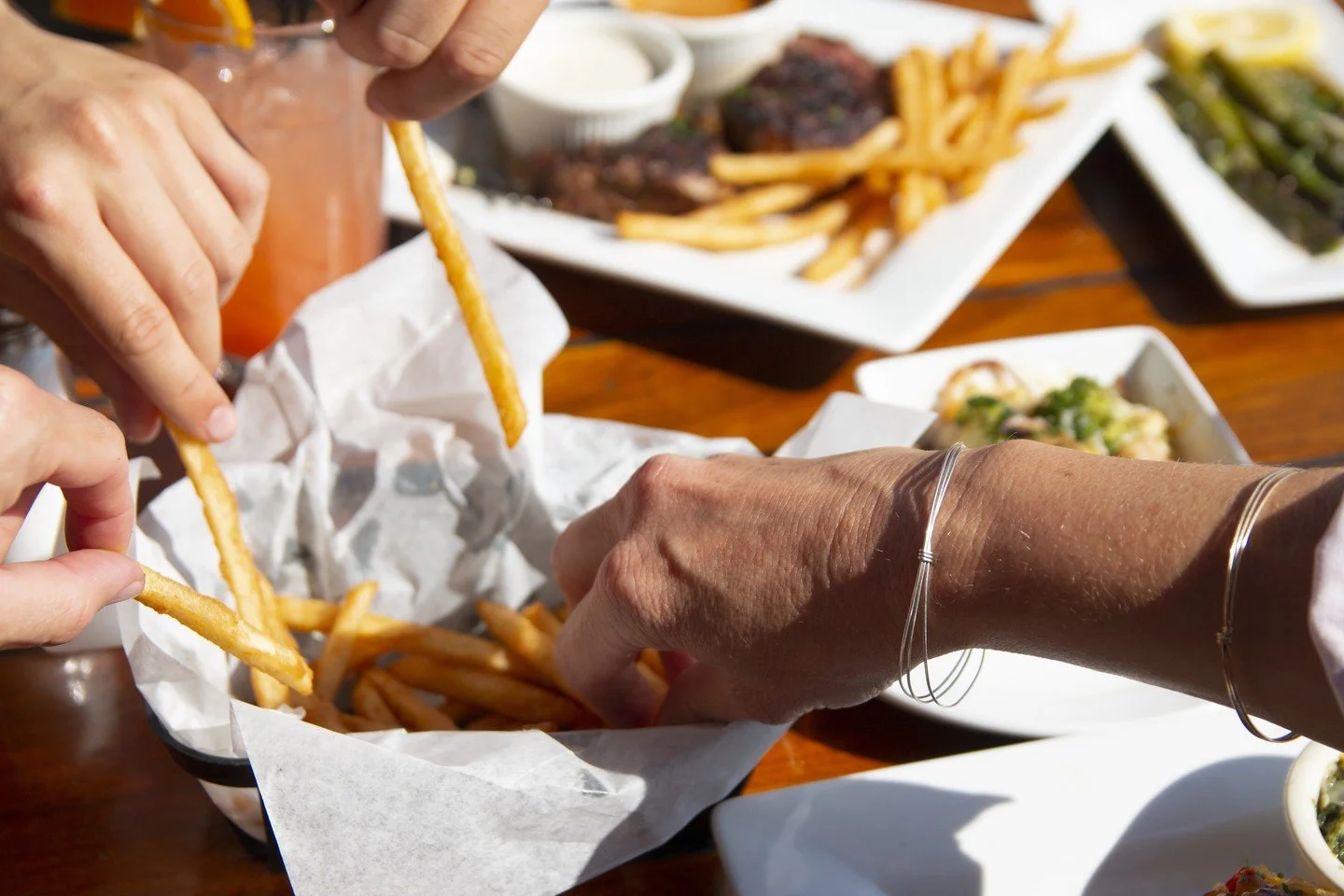 From celebrations to casual catch-ups, our appetizers set the mood 💛🔥 

Dive into shareable goodness that the whole family will love! Jalape&ntilde;o Cheese Corn Fritters, Calamari Frita, fresh Oysters on the Half Shell, or even the classic french 