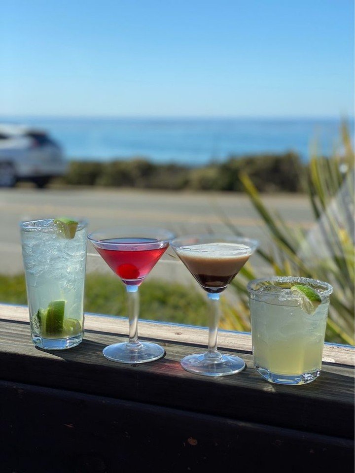 Nothing says TGIF like a drink with a view🍸🌅 

Swing by for specialty sips, classic favorites, and the ultimate cocktail lineup we&rsquo;ve been dreaming about all week 🥂🌊