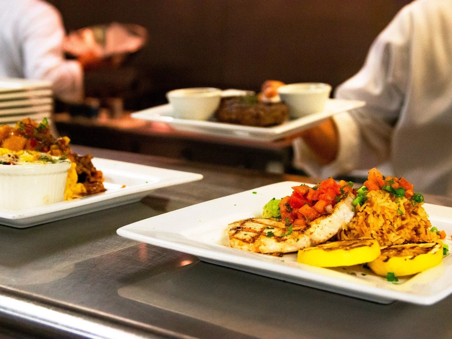 From the kitchen to your table&hellip; your order is up! 🍴✨

Here at Moonstone Beach Bar x Grill, we&rsquo;re proud to pair stellar seafood with unbeatable views and service that feels like home 🍽️ 😋 

Come join us for your next meal 🤩 🥂