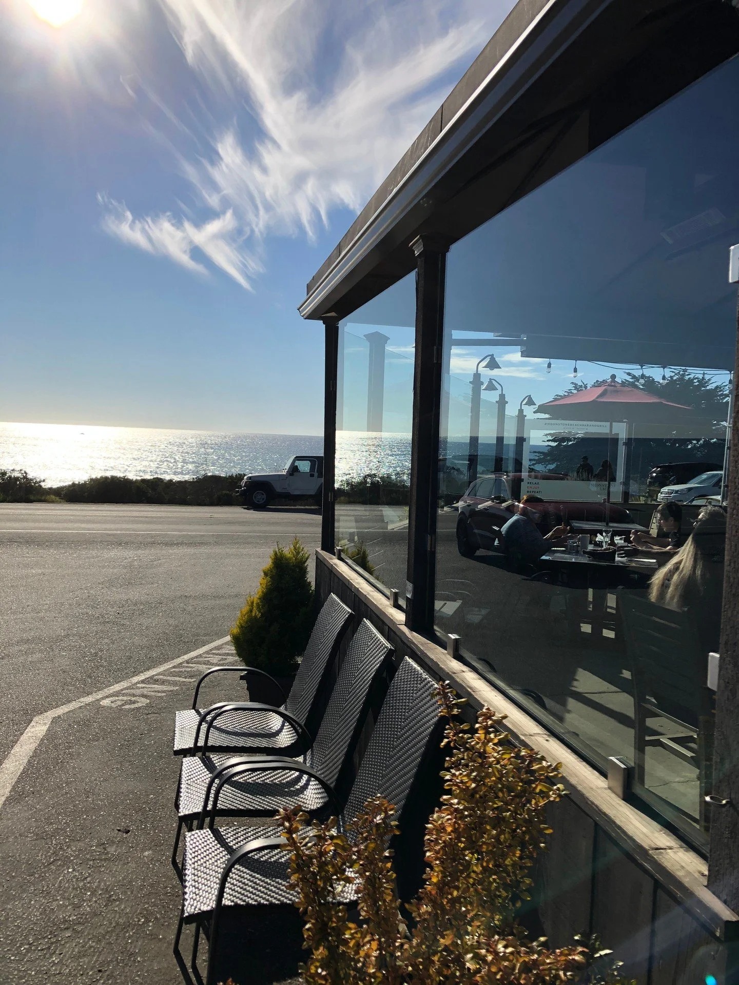 Have you dined on our ocean-front patio?☀️🍴 

Soak up the sun at Moonstone Beach Bar x Grill! Enjoy leisurely lunches on our warm, spacious oceanfront patio, and stay for dinners with breathtaking sunsets over the waves 🌊🌅

Amazing food &times; un