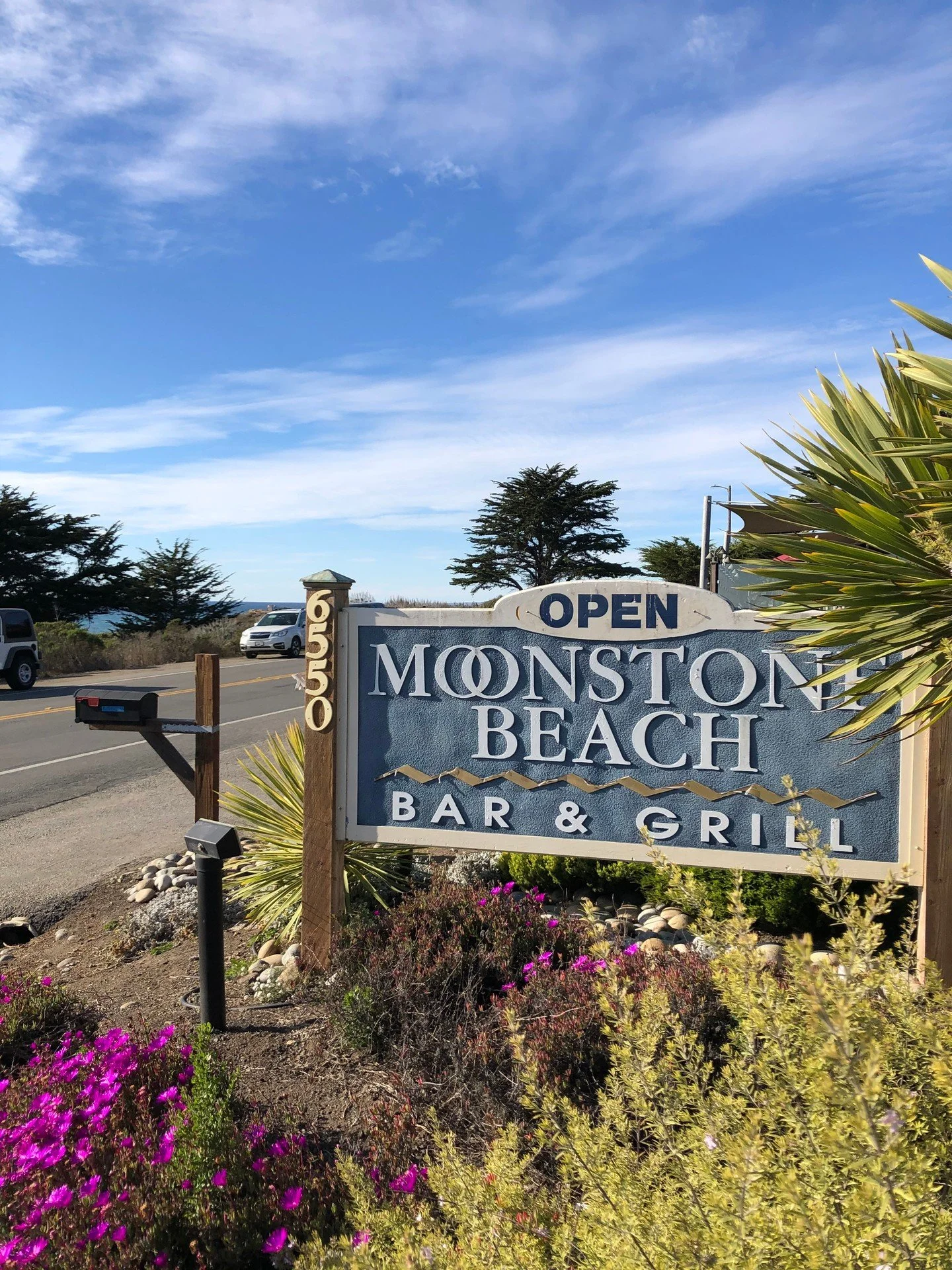 Summer at Moonstone Beach Bar x Grill ☀️

Ocean air, sunshine spilling across the patio, and a front-row seat to the Pacific while you enjoy fresh coastal favorites made for slow summer days🍹 🌴 

Every visit is a little escape right on Moonstone Be