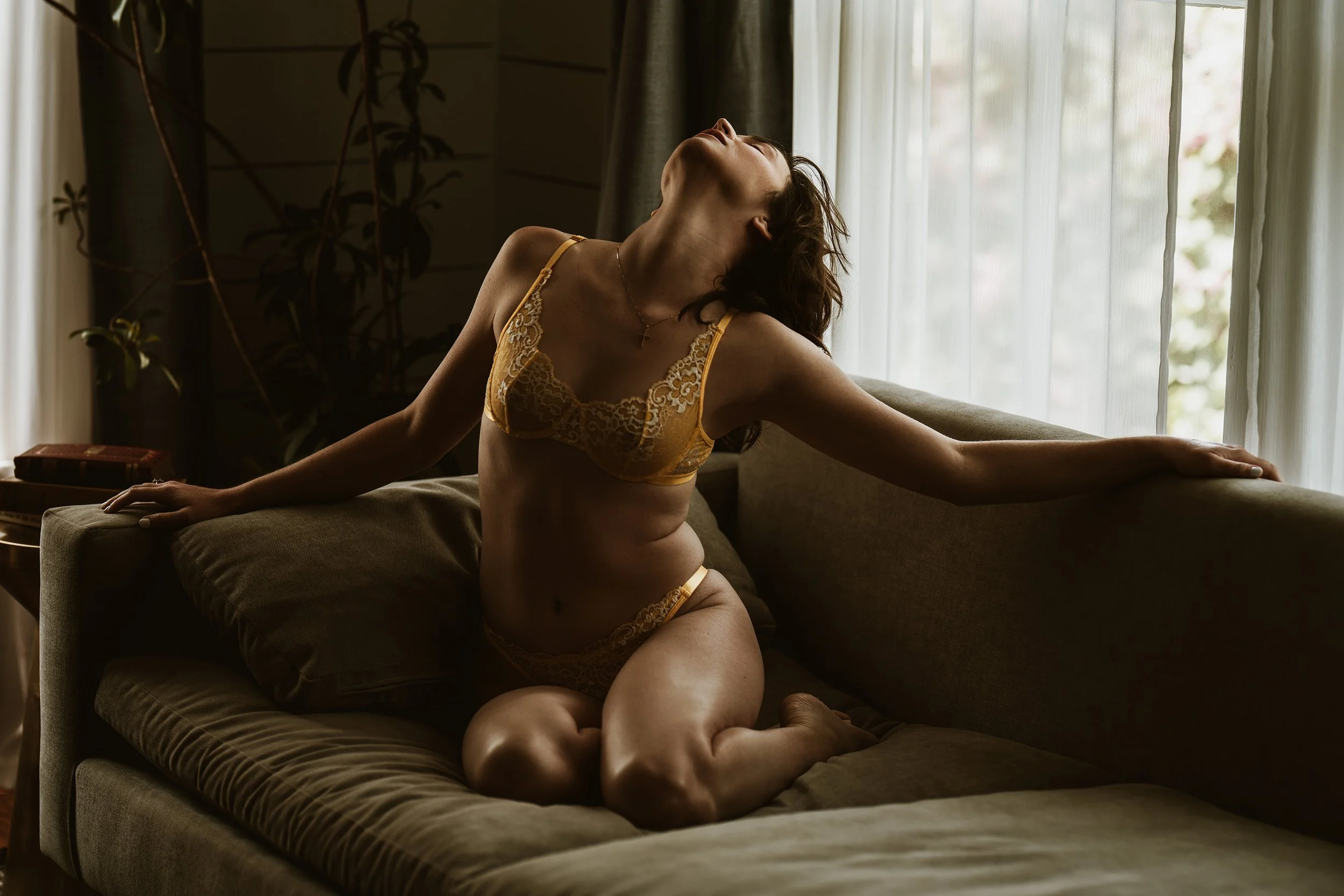 austin-black-and-white-boudoir-portrait.jpg