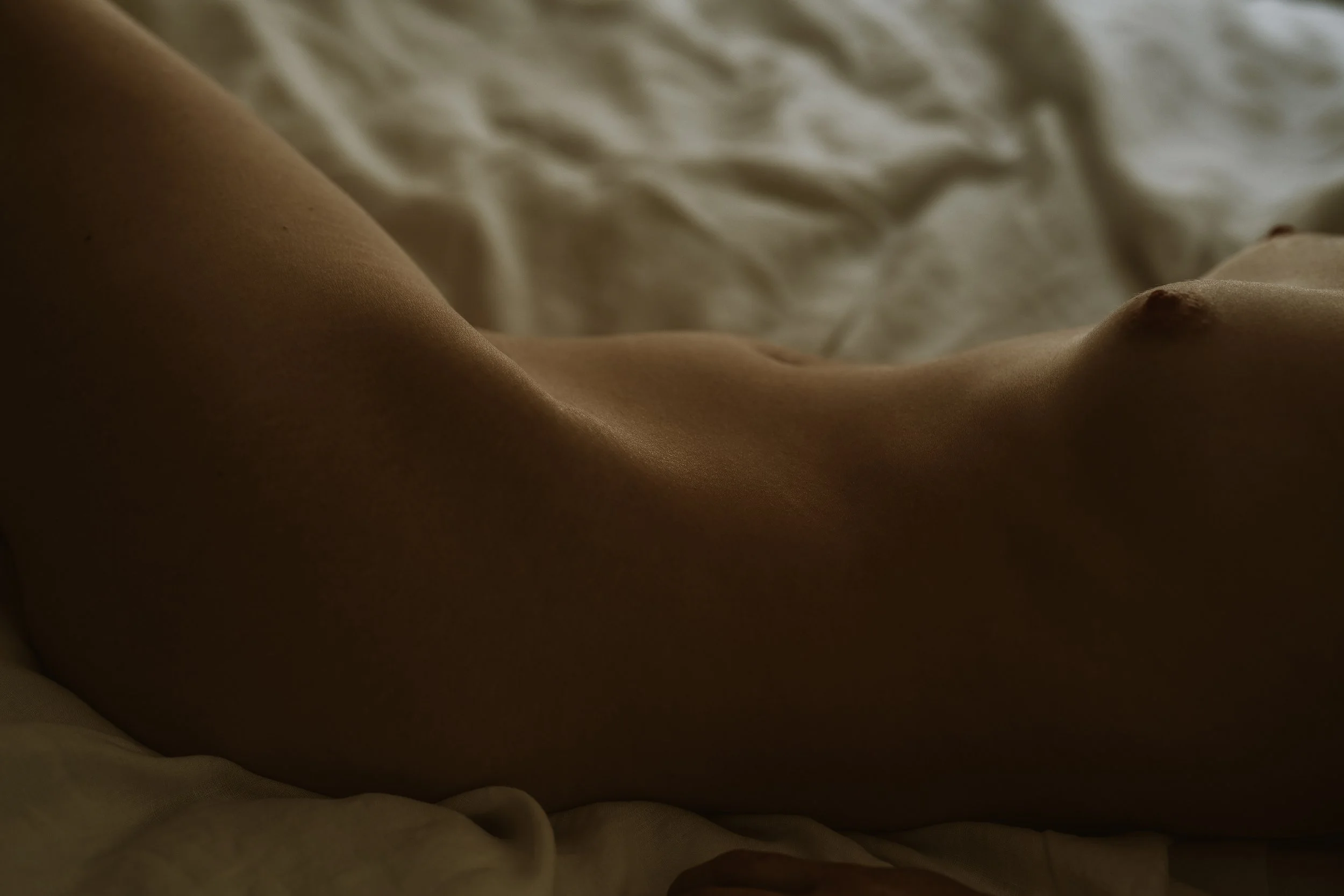austin-white-sheet-boudoir-session.jpg
