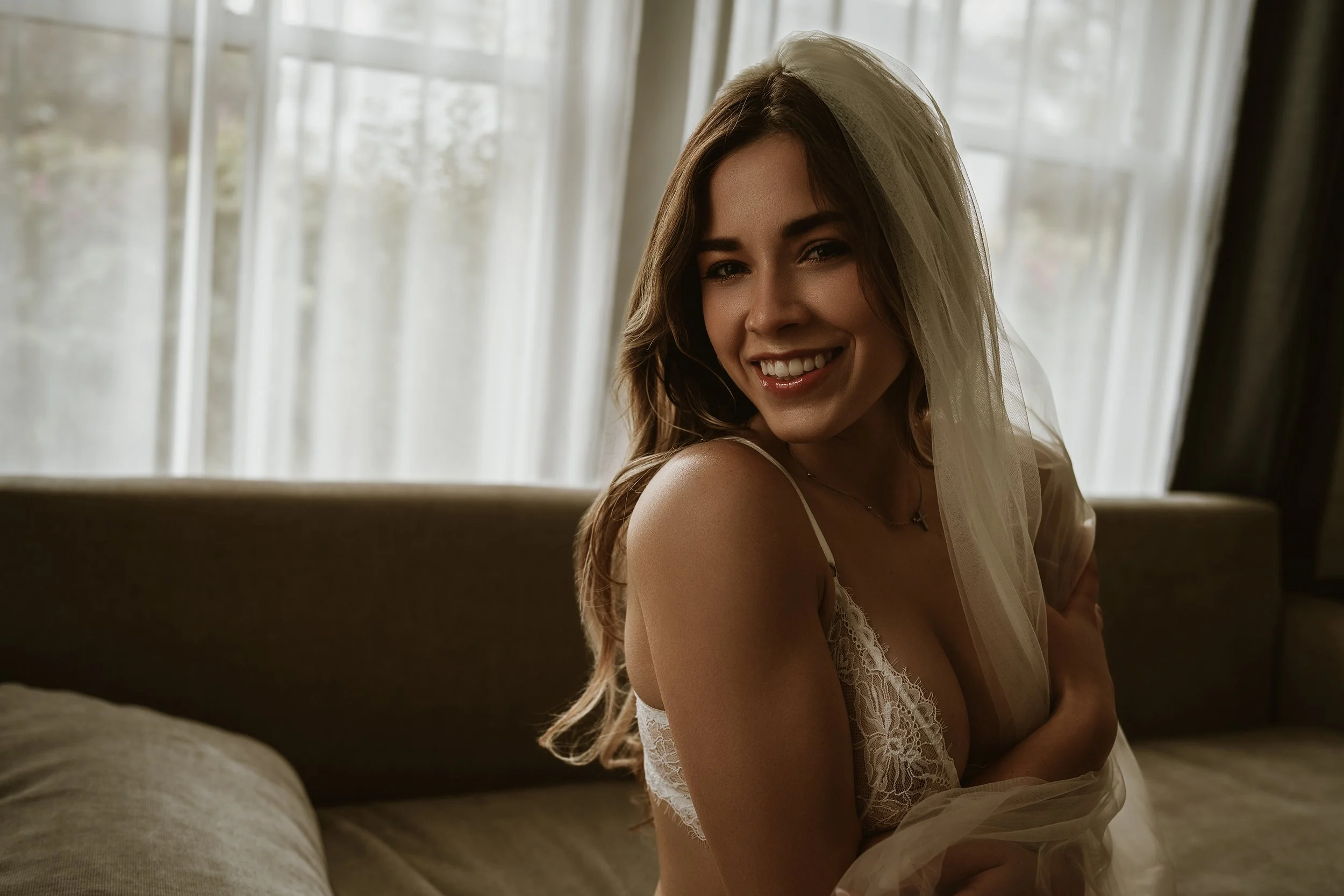 petite-blonde-woman-boudoir.jpg