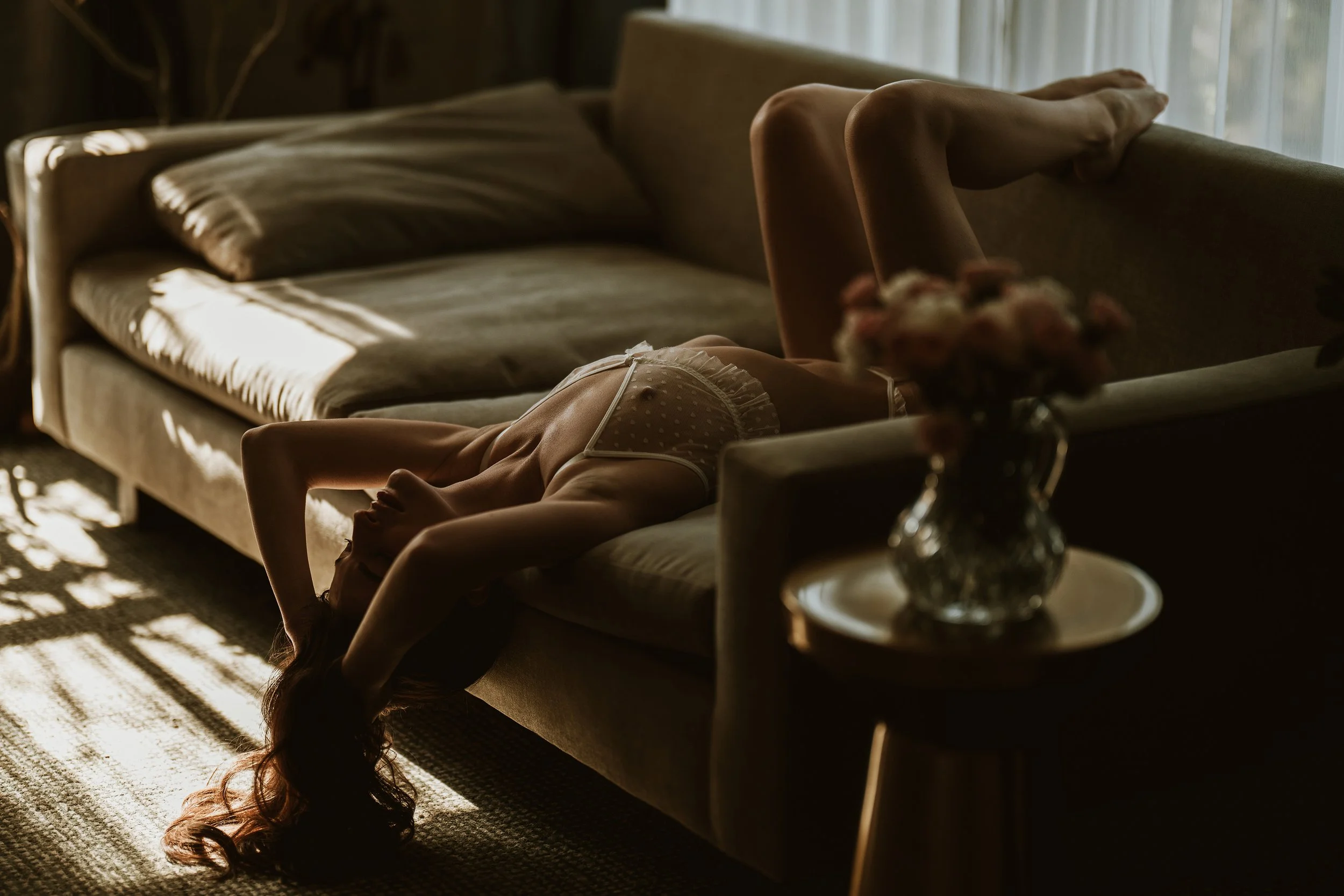 confident-feminine-boudoir-portraits.jpg