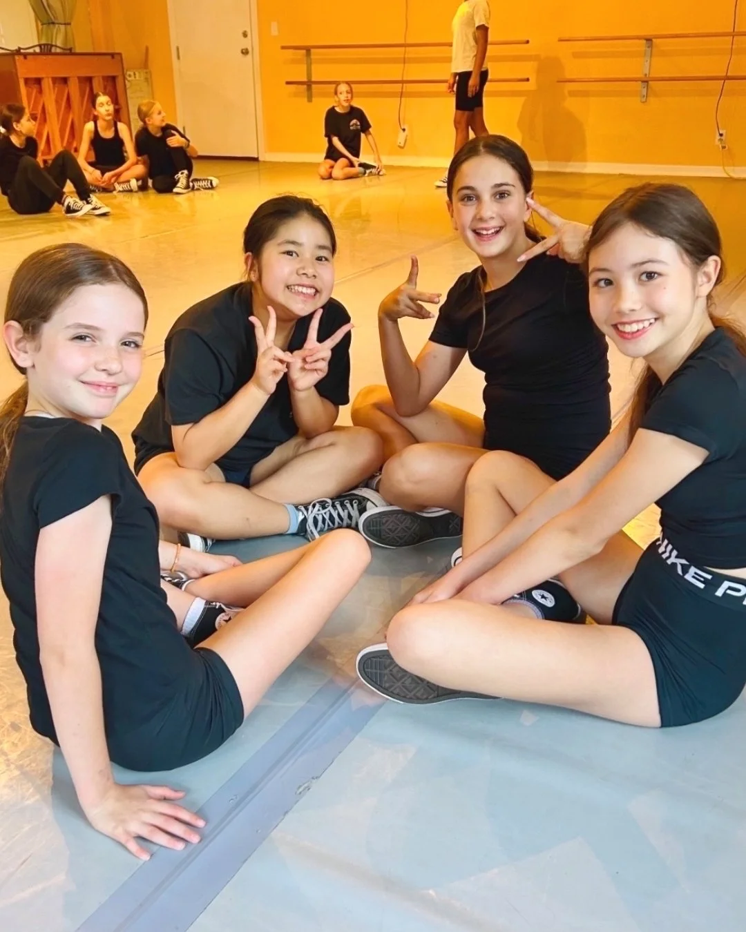 🔥 Nothing like Thursday nights with our Hip Hop buddies! Good vibes, sweet moves and strong friendships in the making. 🖤

#HipHopCrew #ThursdayVibes #DanceFriends #DanceCommunity #GoodVibesOnly #TeamLove #DanceFam #FeelTheBeat #MovementMatters #Cre