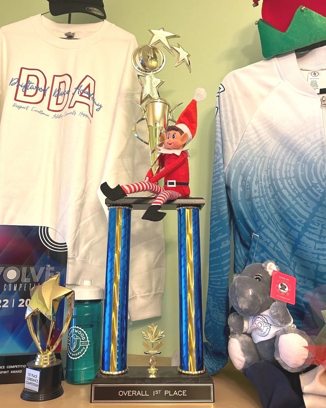 🤭 Charlie&rsquo;s back and will be twirling around the studio all month long, on the loose and spreading festive cheer! Keep your eyes peeled, his next stop is a mystery. 👀

#elfontheshelf #festivecheer #driftwooddance #northvandance #westvandance 