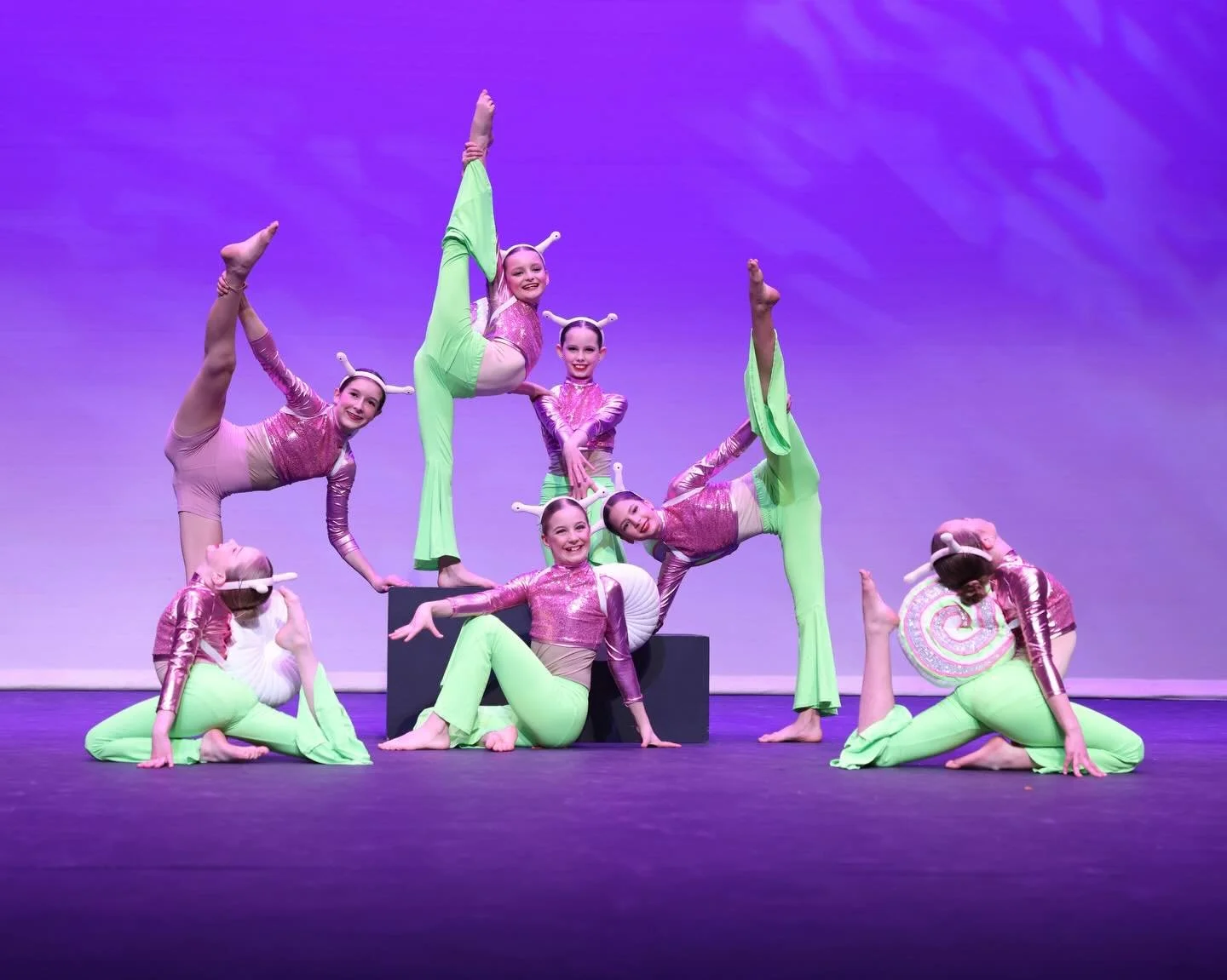 💚 The countdown clock is ticking &mdash; only 2 weeks until these *Disco Snails* &amp; all our Season 13 Company teams bring their incredible energy and unique sparkle to the stage @summitdancechallenge !

🪩 @mac_anderson 🐌 
📸 @sylchuppies 📸 

#