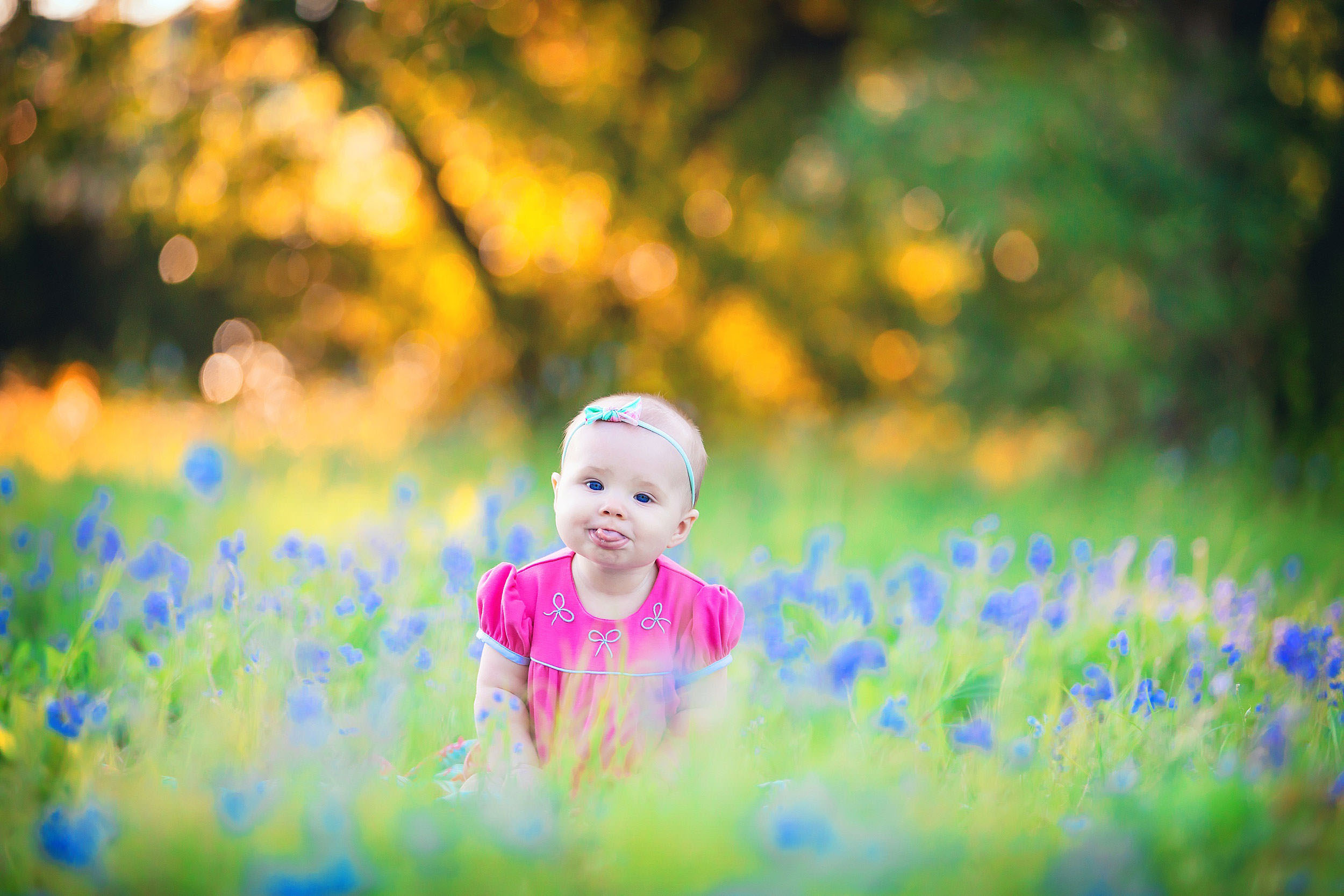  Baby in blubonnets in The Woodlands, Texas by family photographer spryART photography 