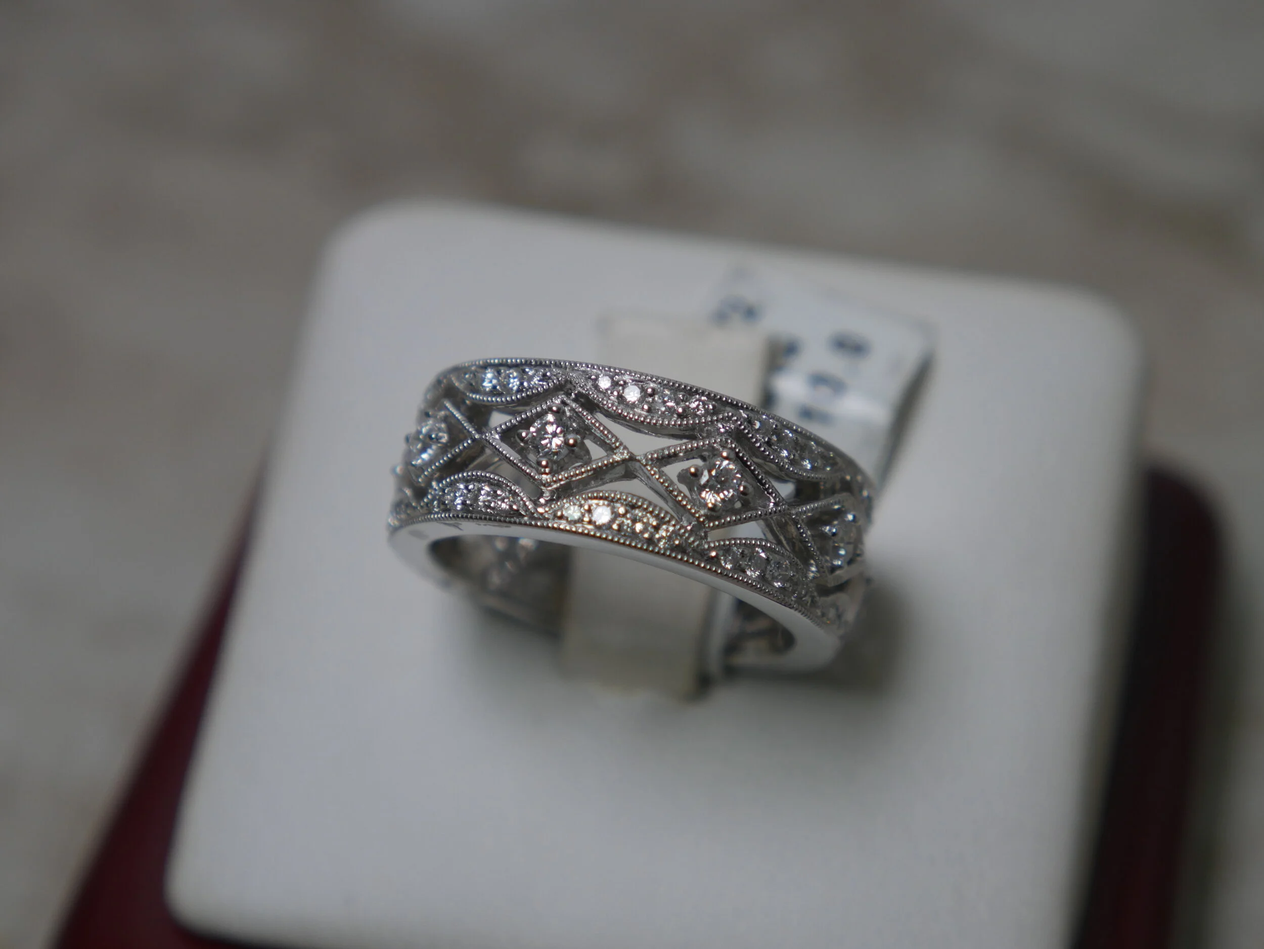 18K White Gold Diamond Anniversary Ring