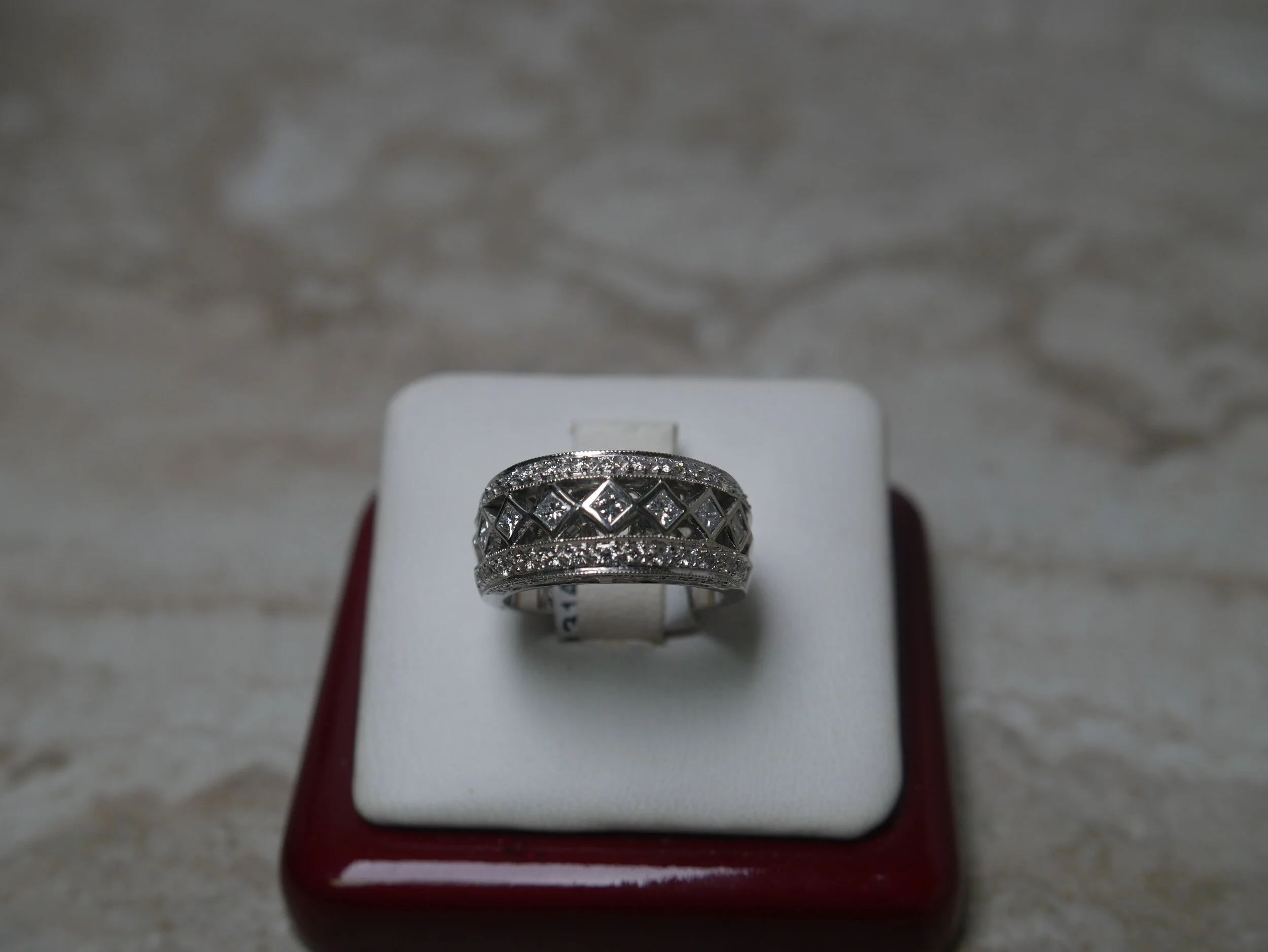 18K White Gold Diamond Anniversary Ring