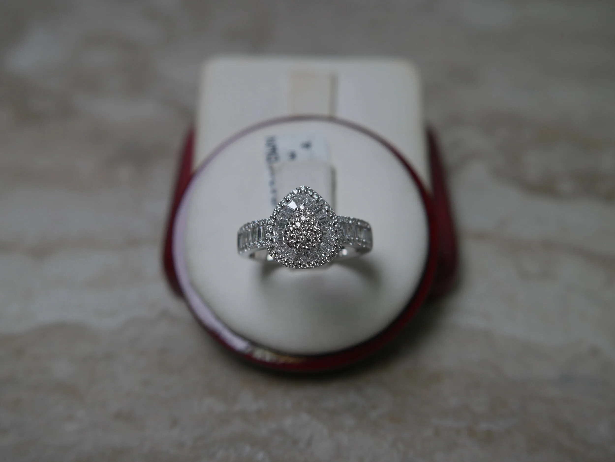18K White Gold Diamond Anniversary Ring