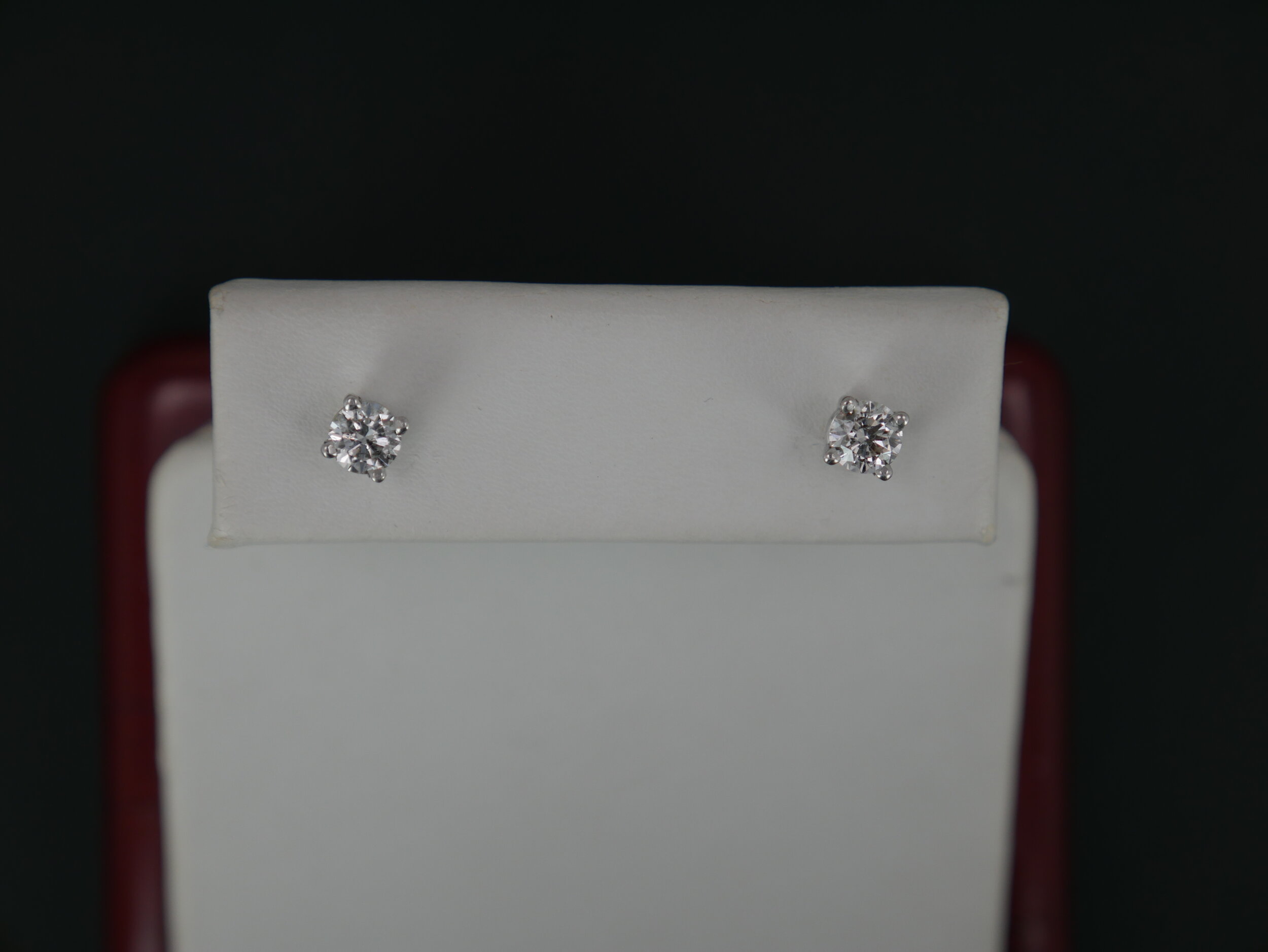 14 karat white gold diamond stud earrings 0.76 ct