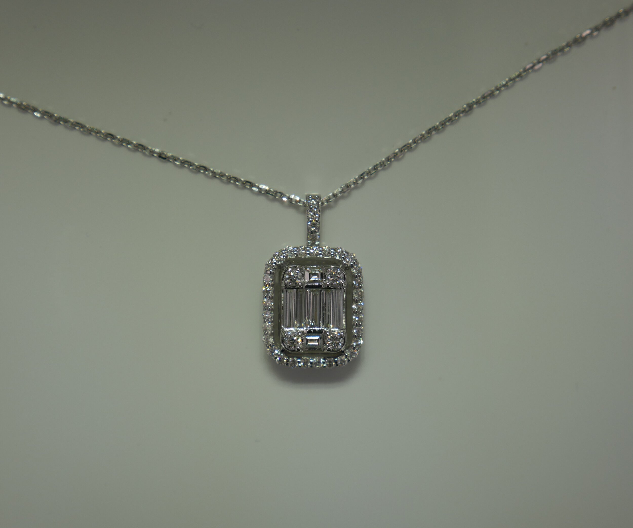 14k White Gold Diamond Cluster Pendant