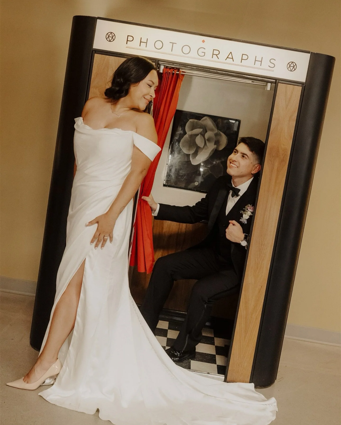 high school sweethearts ➡️ cat parents ➡️ engaged ➡️ newly weds 

Chantal + Luis&rsquo; wedding day was long awaited for and oh my gosh was it a DREAM!! 🫶🏼 It was a day made just for them and felt like one big party with all of their favorite peopl