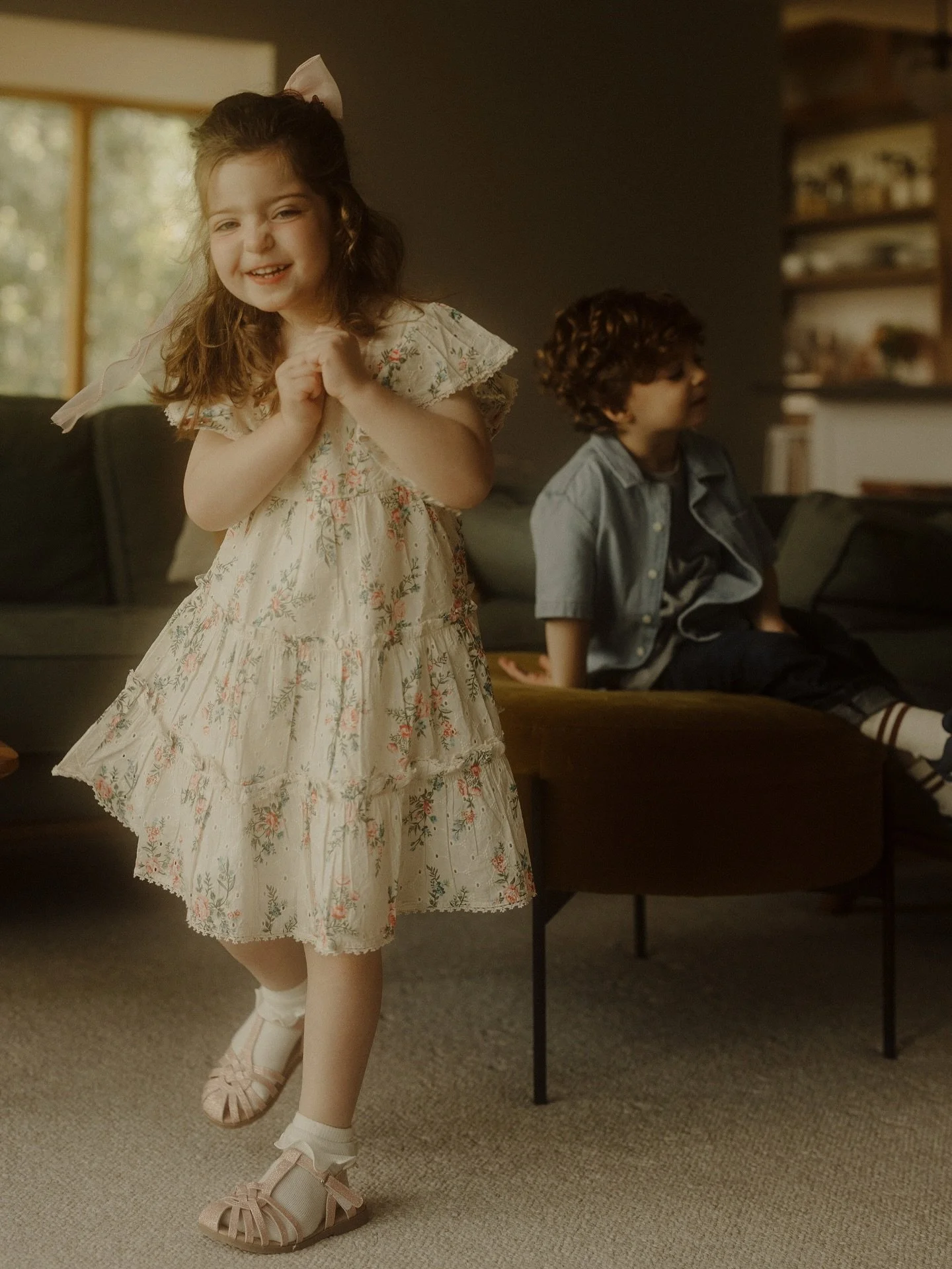 at home with the Stimac family 🌼☀️🍃💖 it was such a sweet morning playing with the twins, admiring their wild flower garden, and capturing this summer season of them together 

🏷️ #nikkikatephotography | #nikkikatefamilies | Chicago family photogr