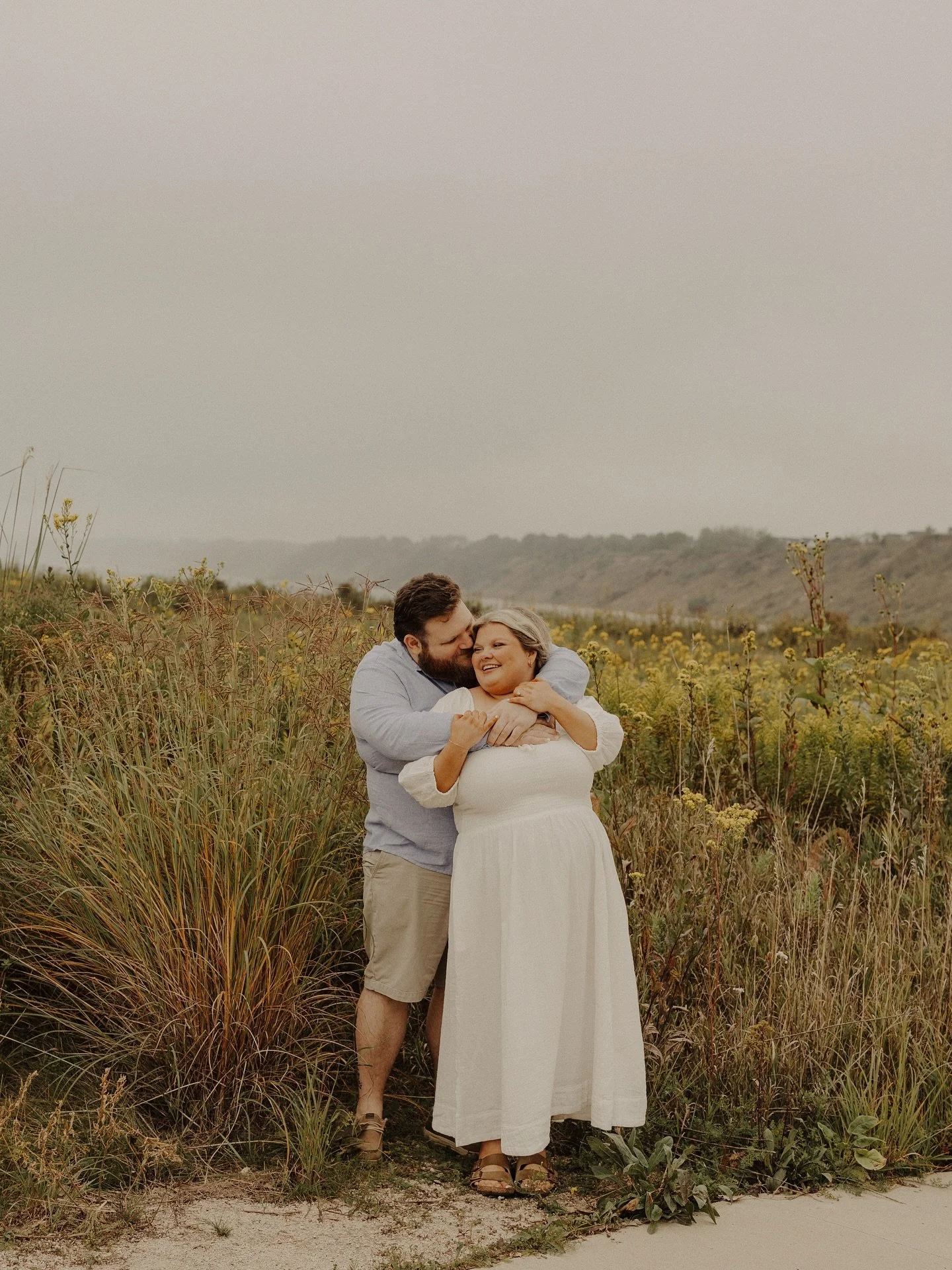 the sweetest ever session for Andrea + Brant to remember this chapter of being engaged ✨ it was the prettiest foggy morning in Port Washington and their good boy, Obi, was by their side the entire time 🥹 loved every second with these three ❤️