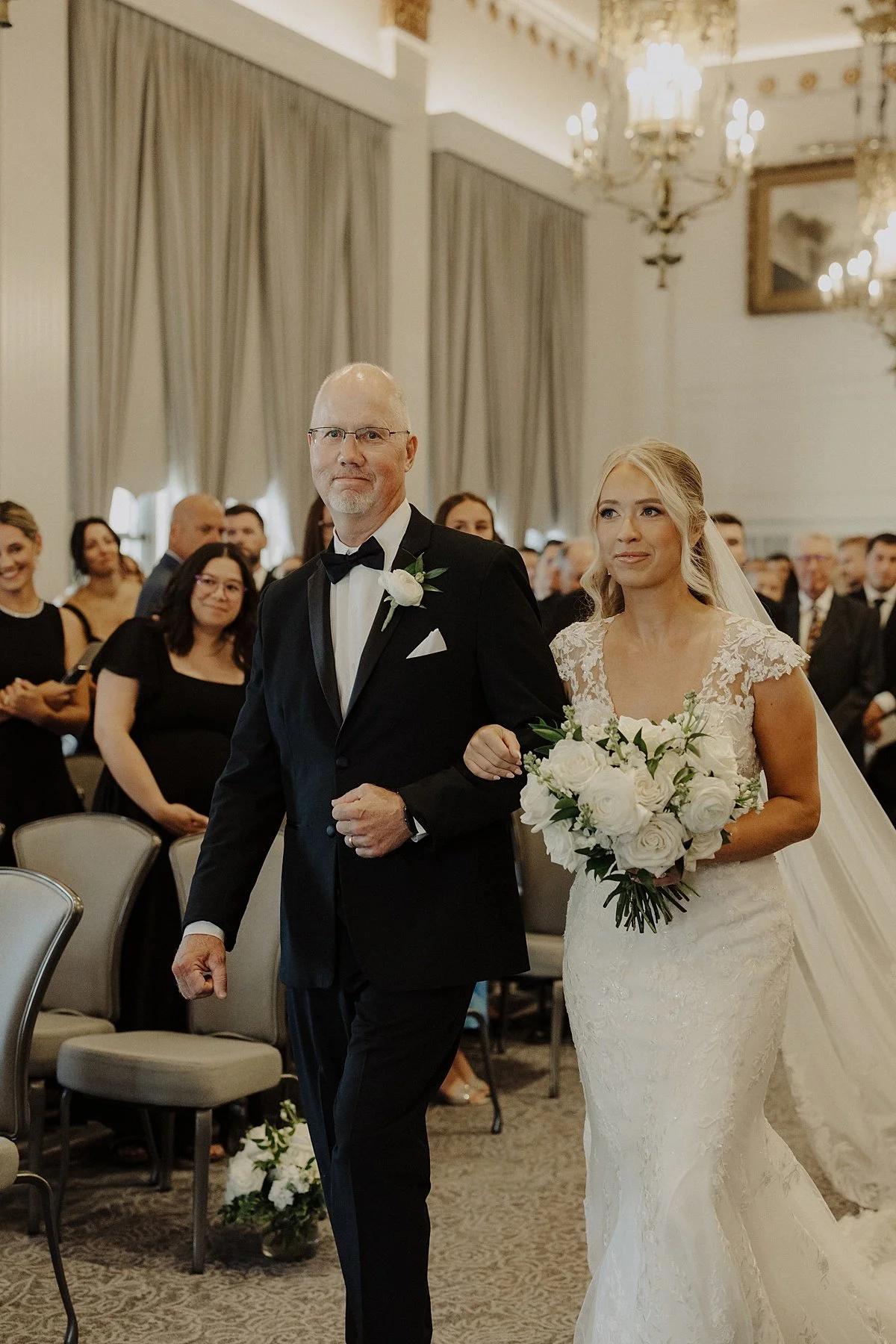 pfister-hotel-wedding-nikki-kate-photography- (19).jpg